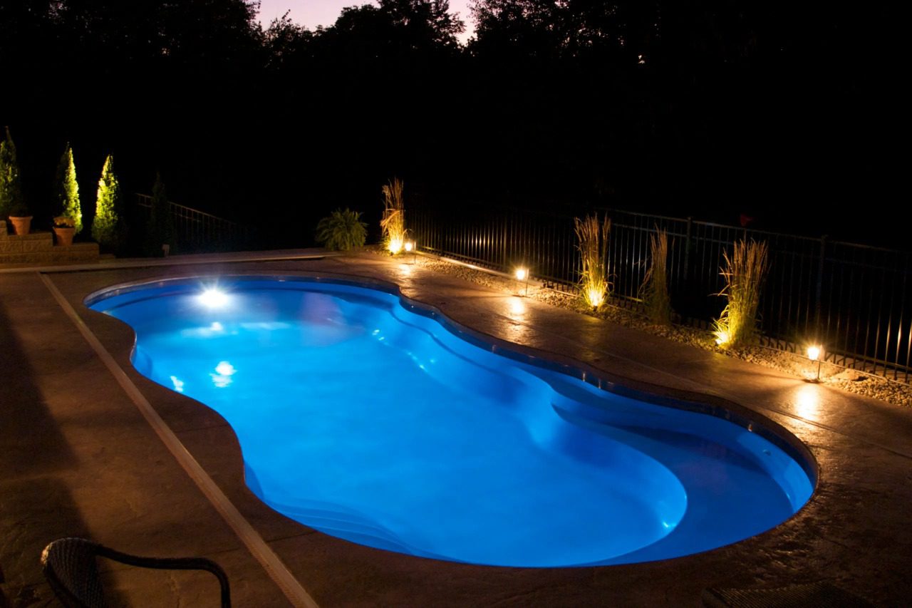 Saltwater Pools vs Traditional Pools: Which One Is Right for Your Home?