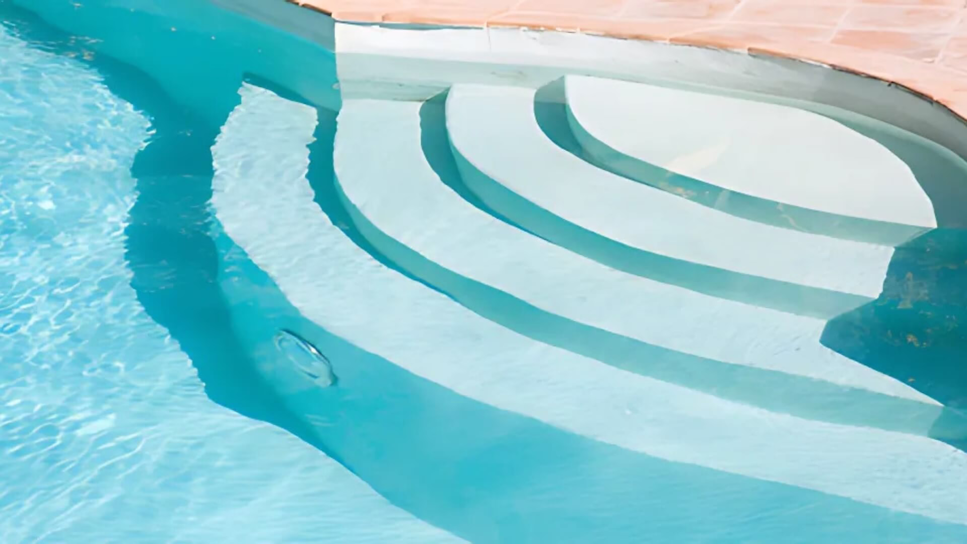 Why Choose Fibreglass Pools Over Concrete or Vinyl in South Brisbane