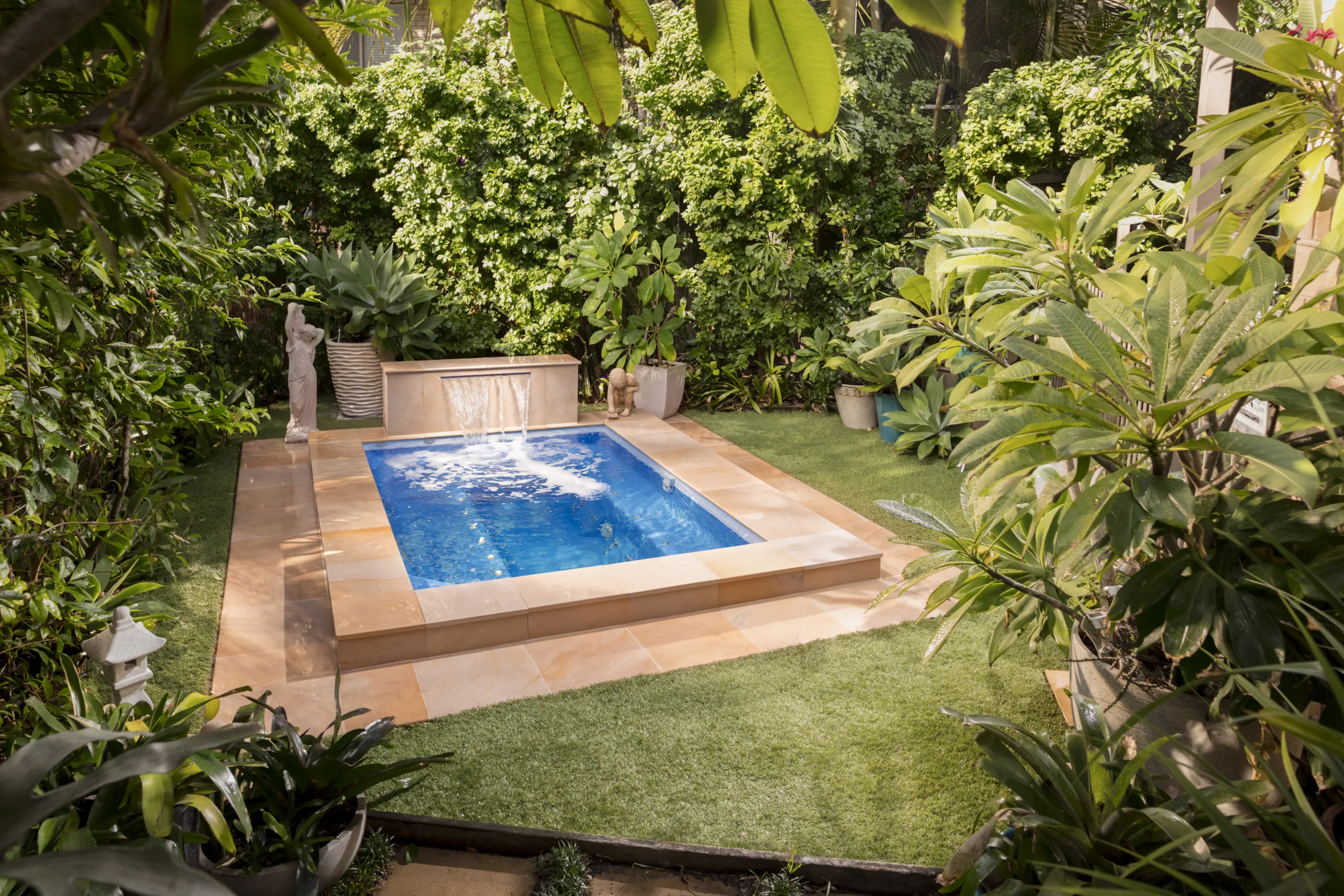 Modern pool design